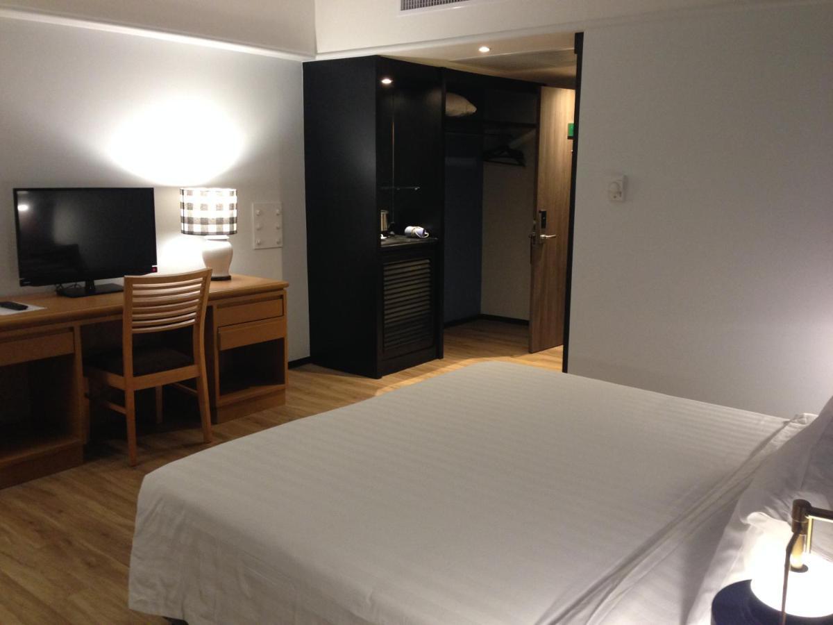 Witz Bangkok Ramkhamhaeng Hotel Exterior photo